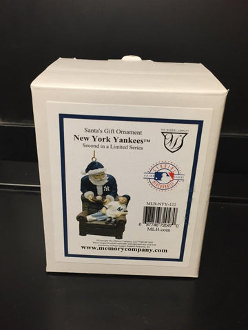 *BRAND NEW* OFFICIAL MLB NEW YORK YANKEES MEMORY COMPANY CHRISTMAS ORNAMENT